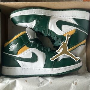 Air Jordan 1 MID
